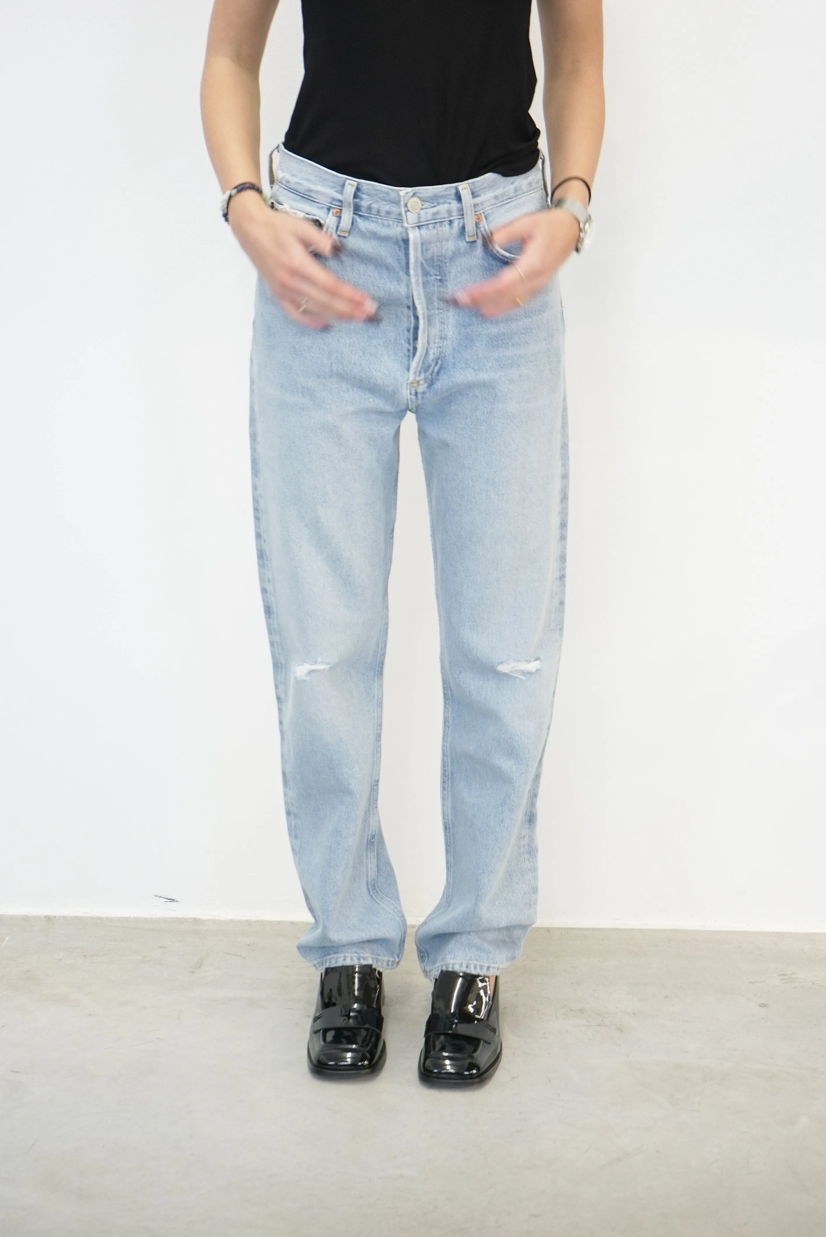 90s LOOSE FIT JEANS WITH PINCH WAIST IN FLASH