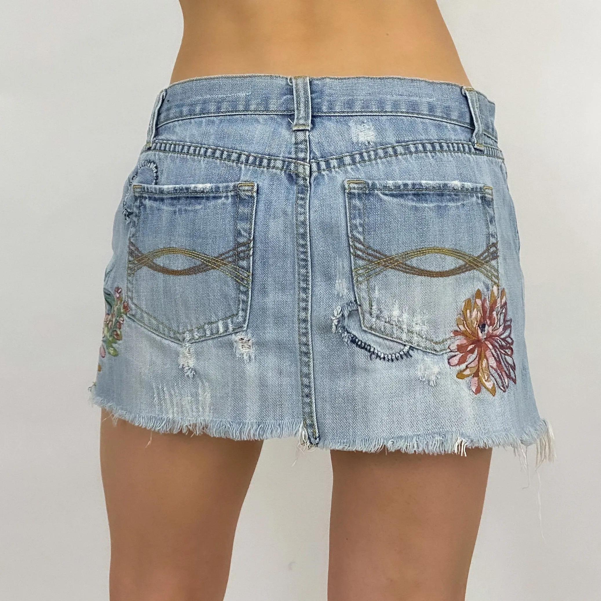 Early 2000's Embroidered Mini Skirt - Medium