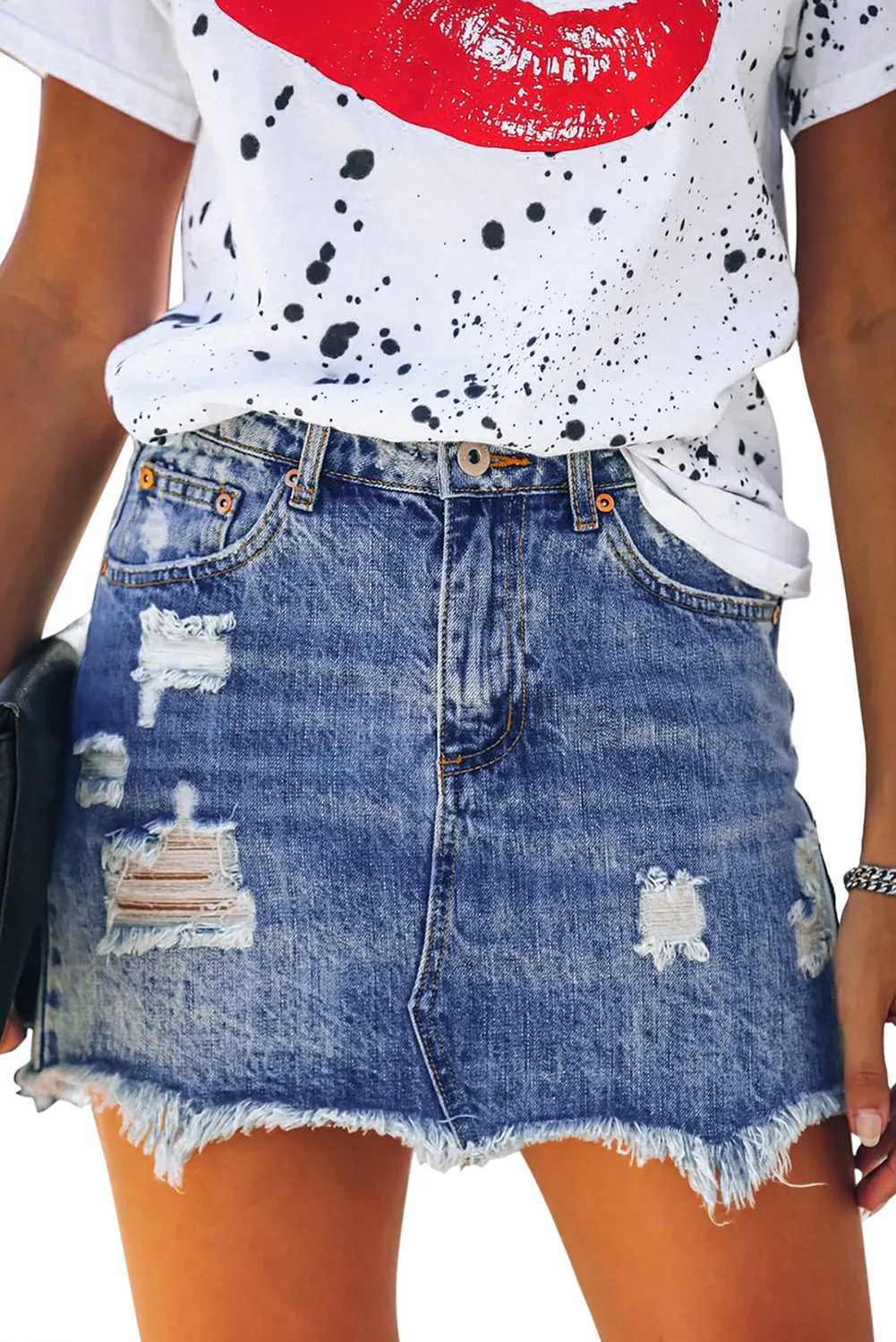 Tight-Fitting Ripped Raw Hem Denim Shorts