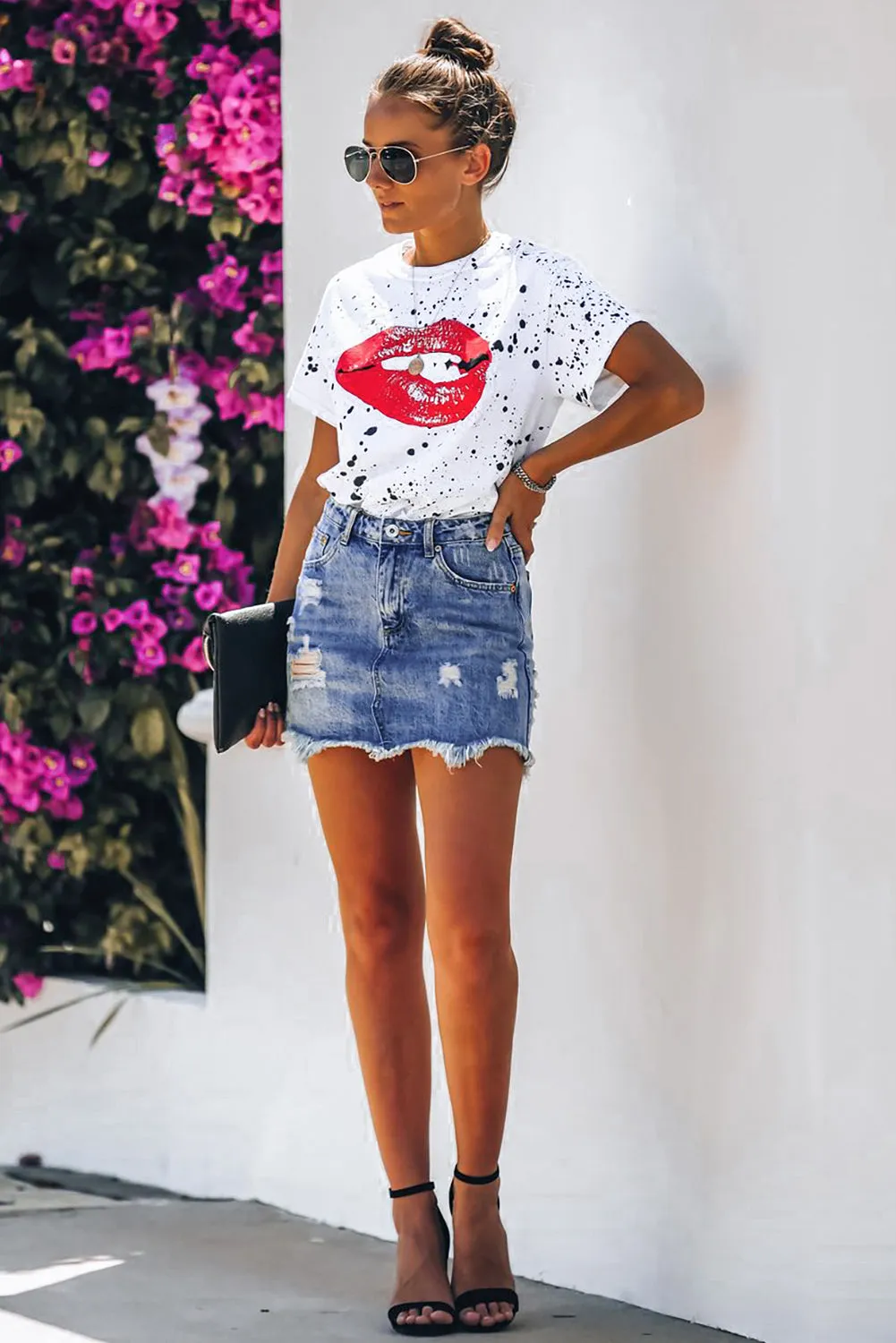Tight-Fitting Ripped Raw Hem Denim Shorts
