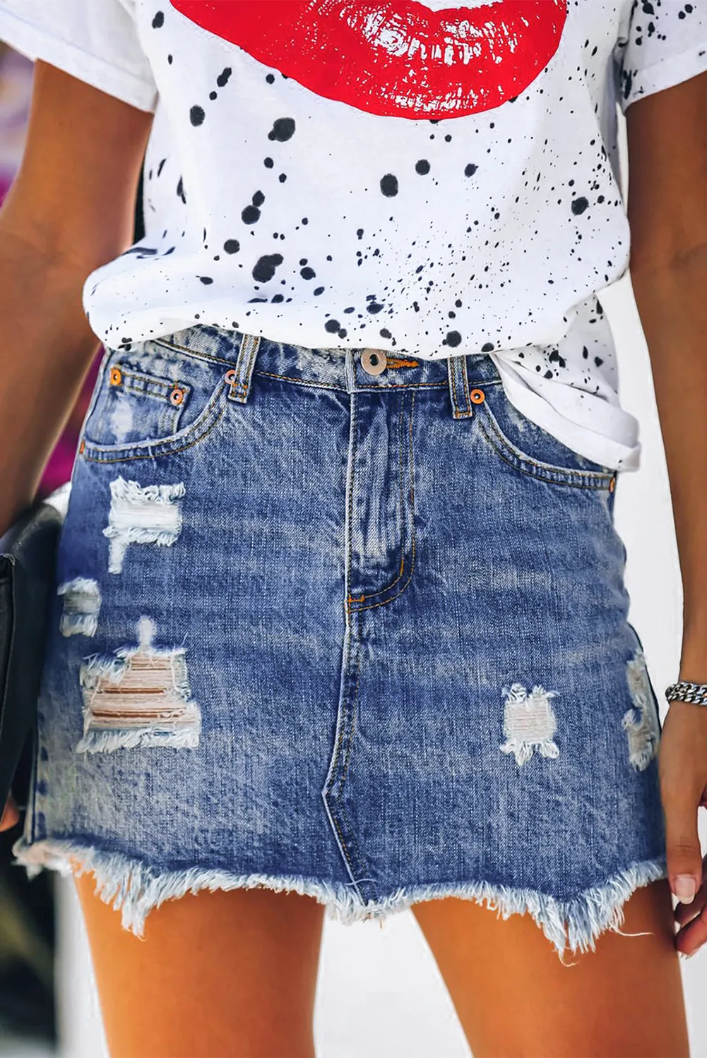 Tight-Fitting Ripped Raw Hem Denim Shorts