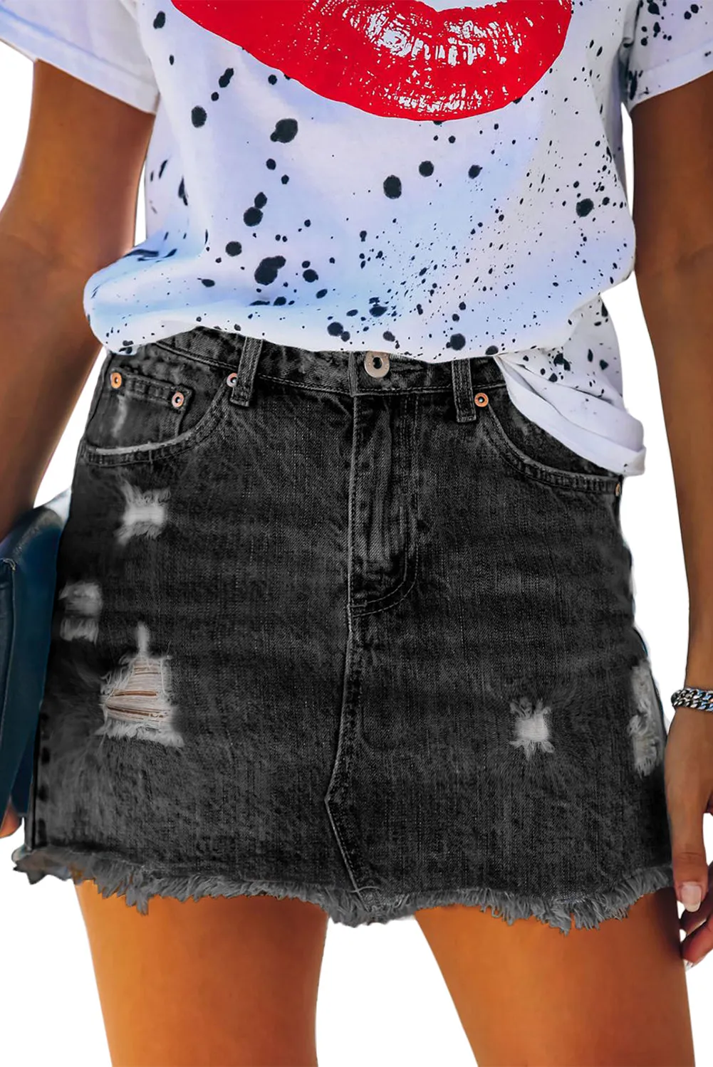 Tight-Fitting Ripped Raw Hem Denim Shorts