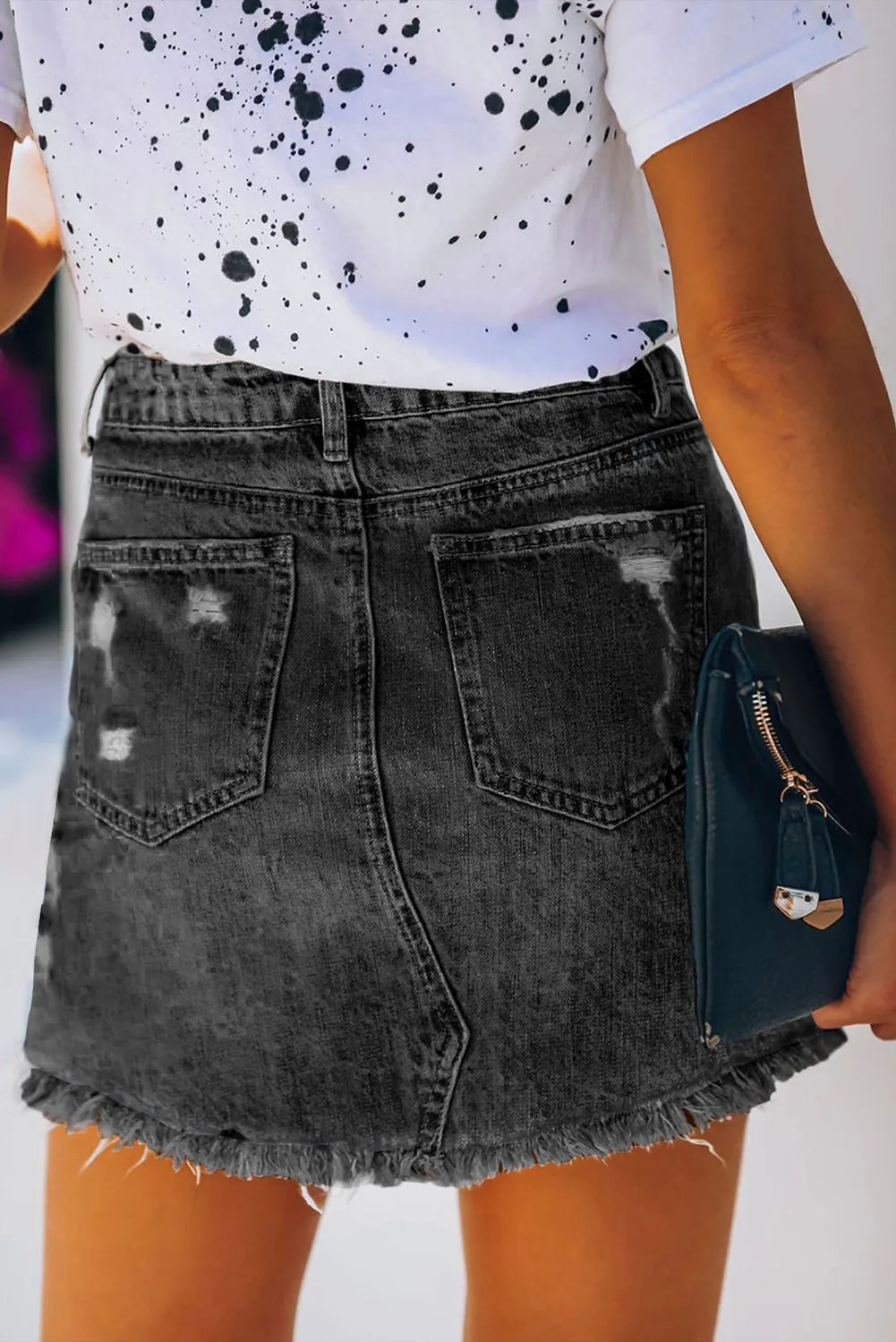 Tight-Fitting Ripped Raw Hem Denim Shorts