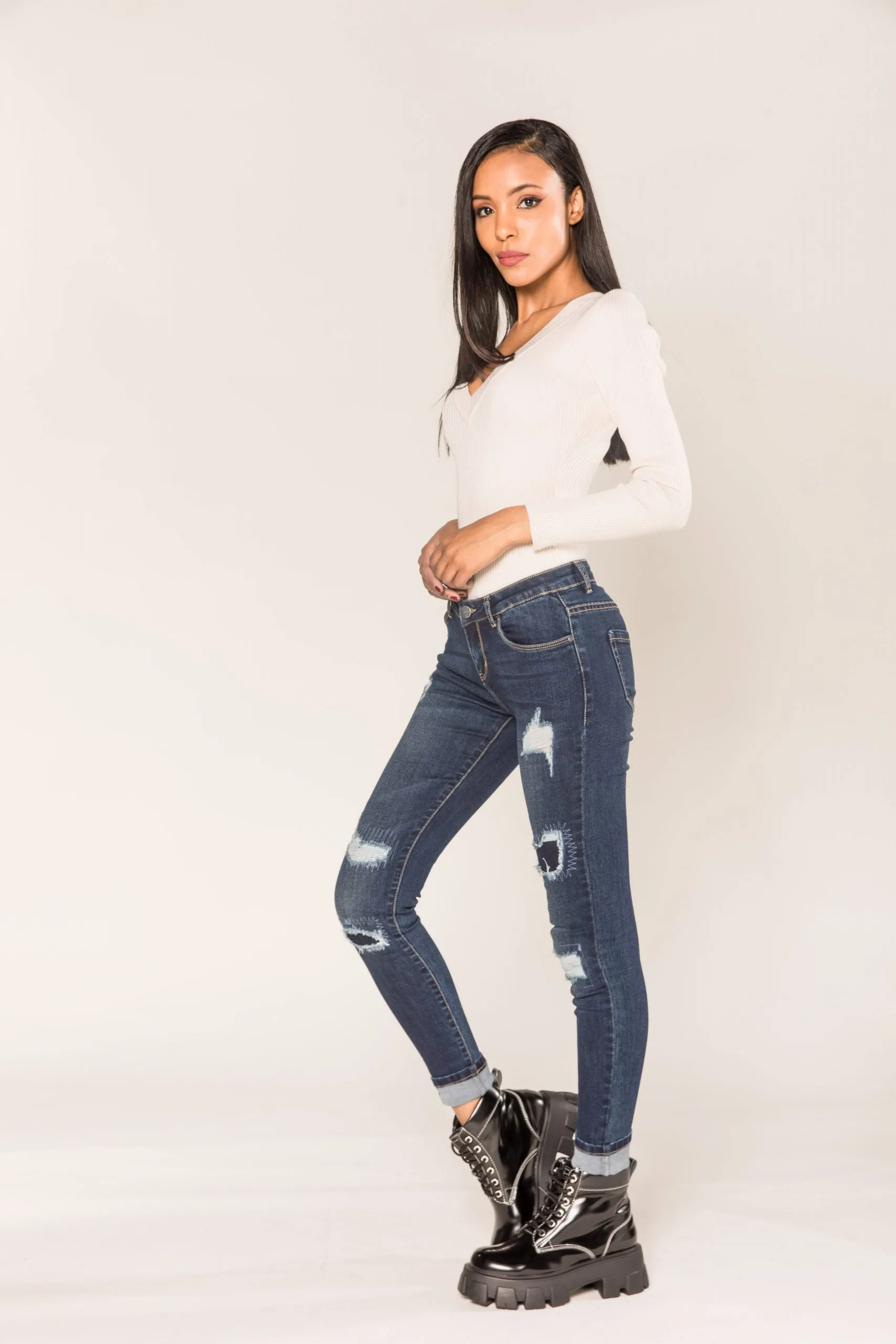 Wholesale Raw Blue Ripped Jeans